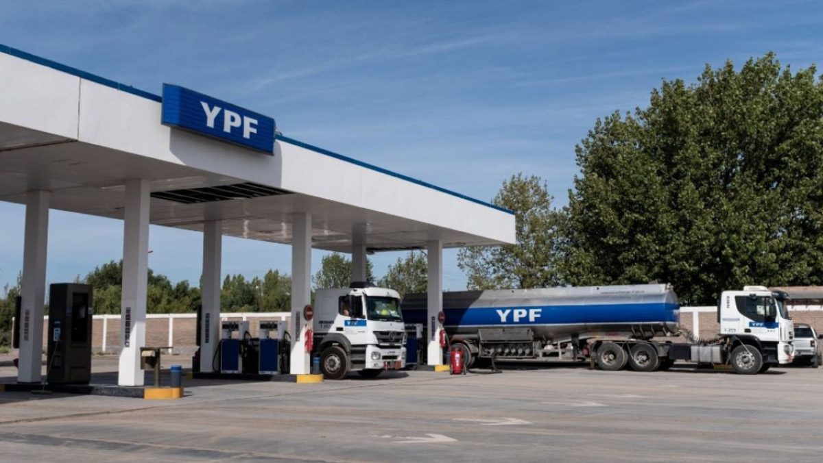 Argentina Unleashes Shale Power with Bold Offshore LNG Move
